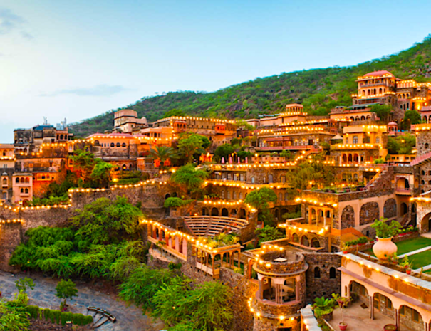 Neemrana Fort tour from Delhi