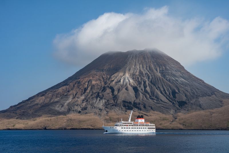 Cruise to barren island active volcano