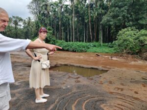 usgalimal rock art, goa tour