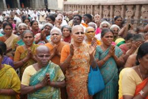 Tirupati Balaji temple darshan pilgrims queue Tirumala devotees white attire